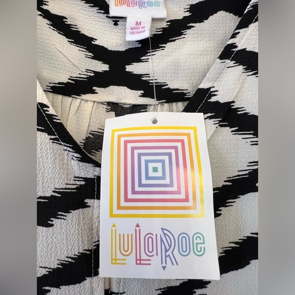 NWT LuLaRoe Shannah button down top black and ivory Aztec print Size Medium - Picture 4 of 5